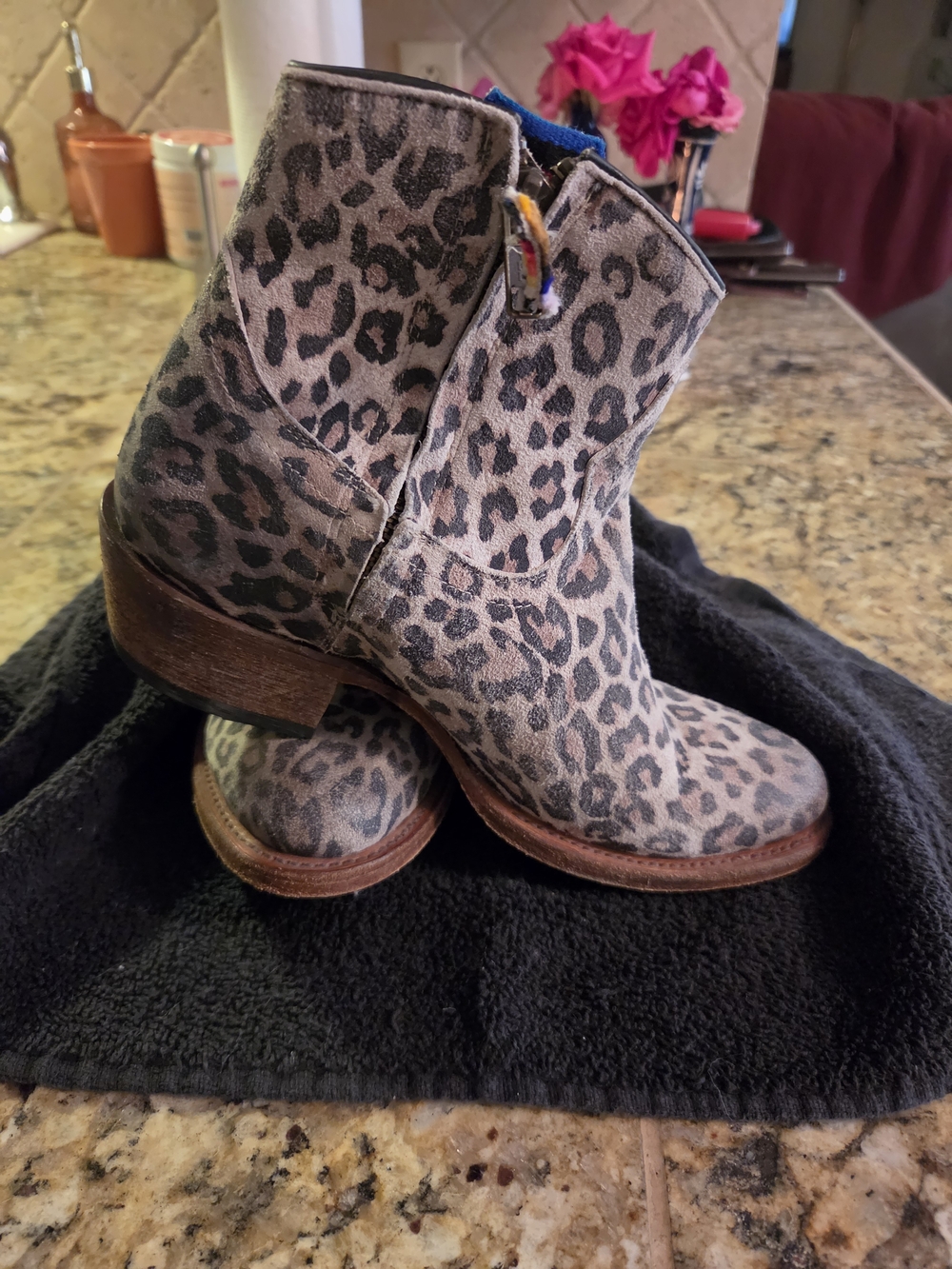 Macie Bean Gato Booties